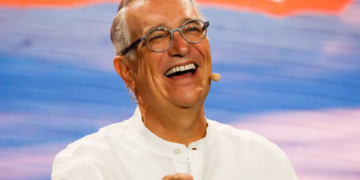 Salinas Pliego paga fianza en EE.UU. por presunta defraudación en venta de empresa telefónica